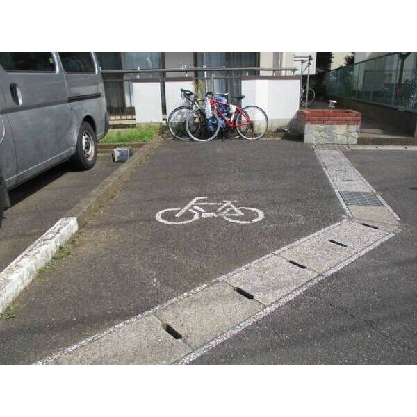 平和マンション0207号室 駐輪場