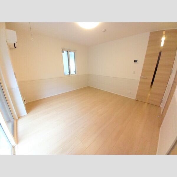 Tスクエア越ヶ谷105号室 洋室