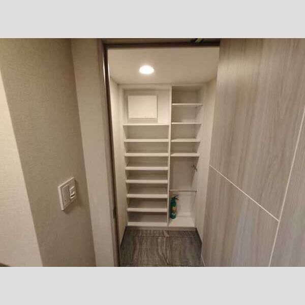 大宮スカイ＆スクエア　ザ・タワー1022号室 収納