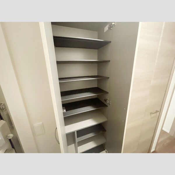 D-ROOM八幡町303号室 玄関