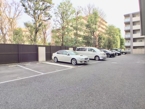 プレミアコンフォート高井戸1階 駐車場