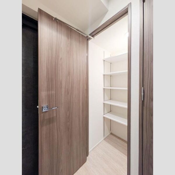 S-RESIDENCE横濱吉野町burgeon402号室 リビング