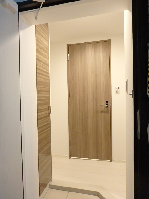 グランド・ガーラ立川9階 明るい玄関です