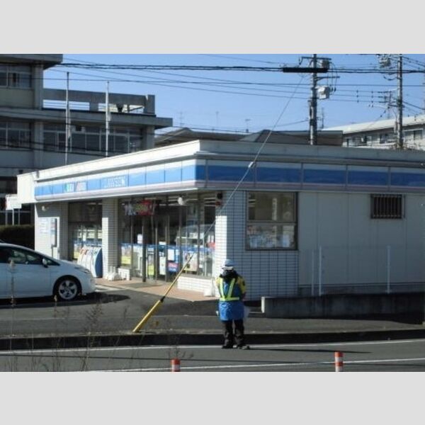 コンフォート新治 ローソン緑三保町店(物件向かい)