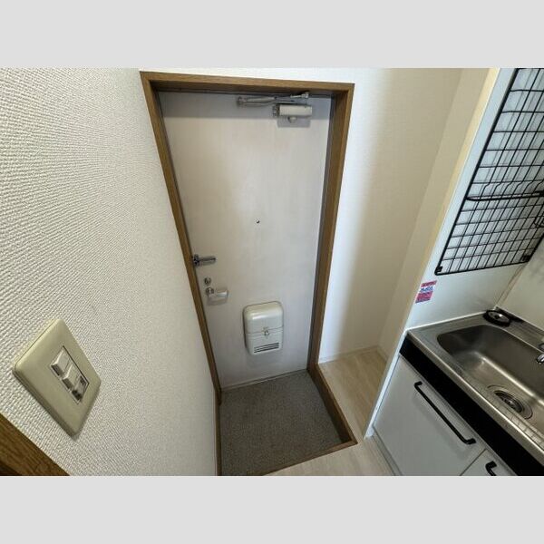 丘ノ上ハイム102号室 玄関