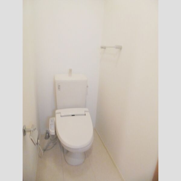 ラ ベレッツァ世田谷 103号室　温水洗浄暖房便座