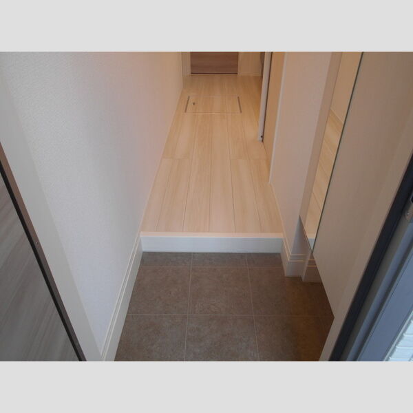 フォレストK・T101号室 玄関