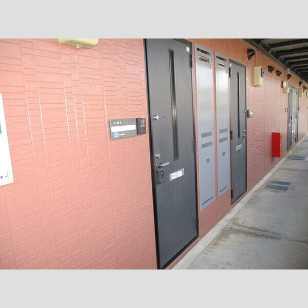 ビューラーみゆき 101(玄関)