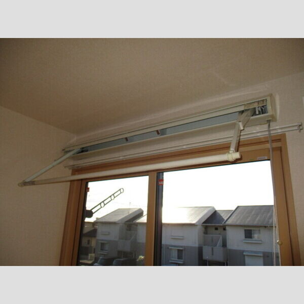 サニーコーポ富士見C205号室 室内物干し