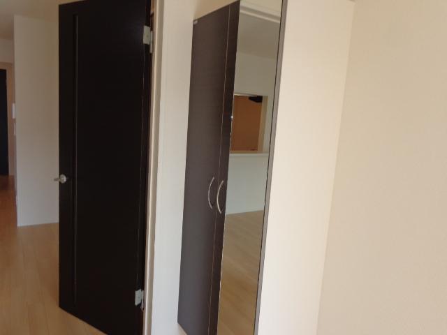 メゾン　ラ　ティーダ（maison la teada）00103号室 シューズＢＯＸ