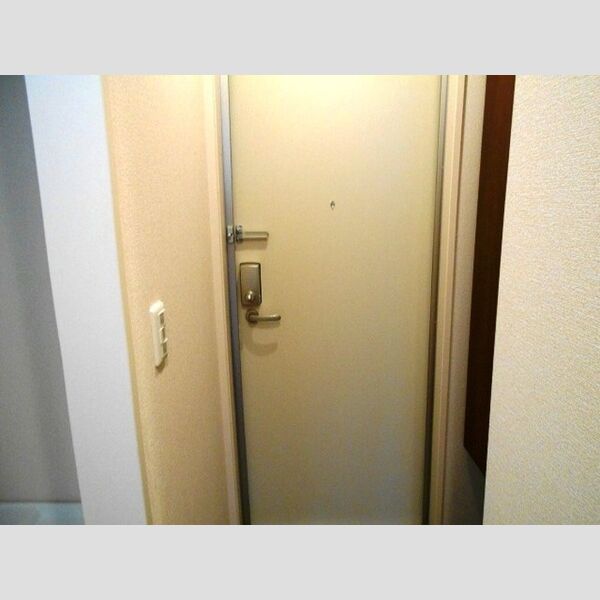 アヴァンセ新都心305号室 玄関