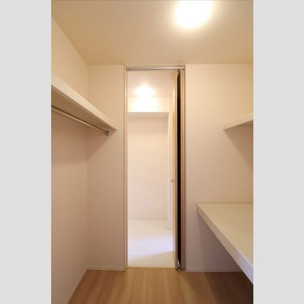 イー・エフ・レーヴ101号室 ★ウォークスルークローゼット★