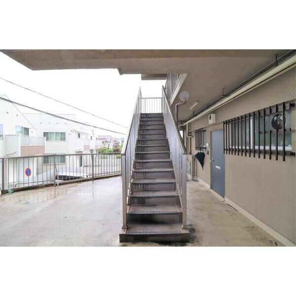 月岡マンション401号室 エントランス