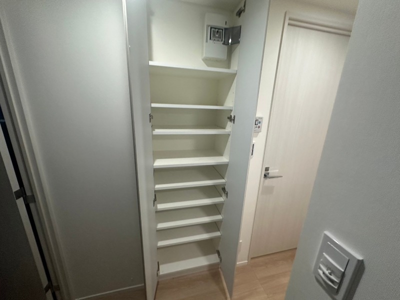 CREALpremier八丁堀9階 下足入れ