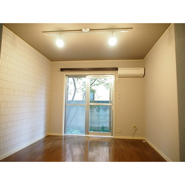 サザングラス 東向洋室・アクセントクロス施工