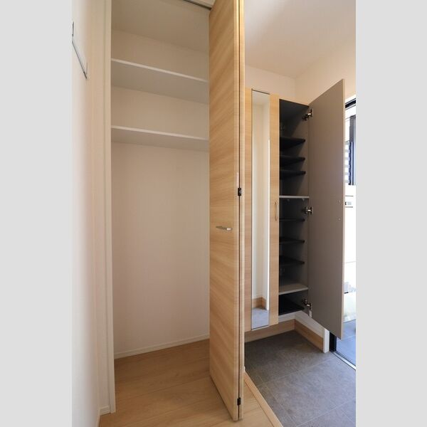 シンヤ壱番館 ★物入・シューズボックス★