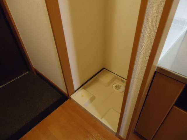 フローラーリア湘南110号室 洗濯機置場