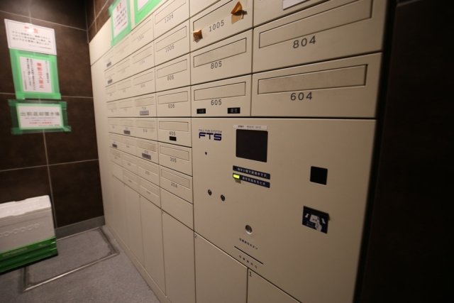 グランスイート四谷プレシア8階 宅配BOX