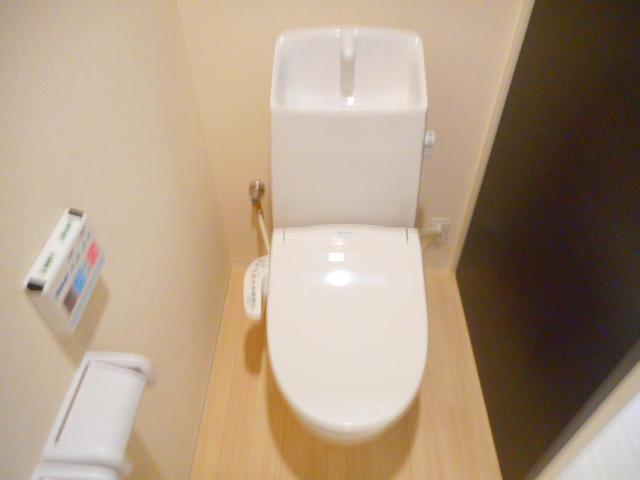 ビオラ・宮町102号室 シャワー付トイレ