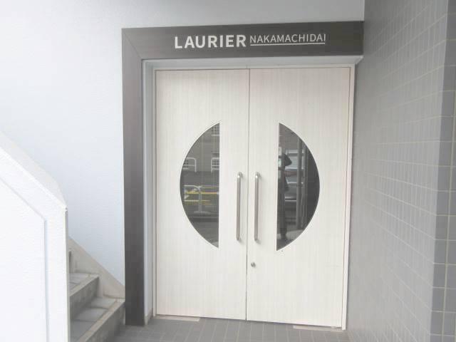 ローリエ仲町台 エントランス