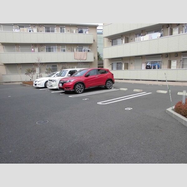 シュテルンビルト-A、-B 駐車場