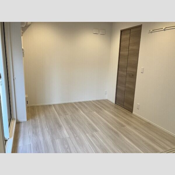 アヴァンスコート参番館206号室 洋室
