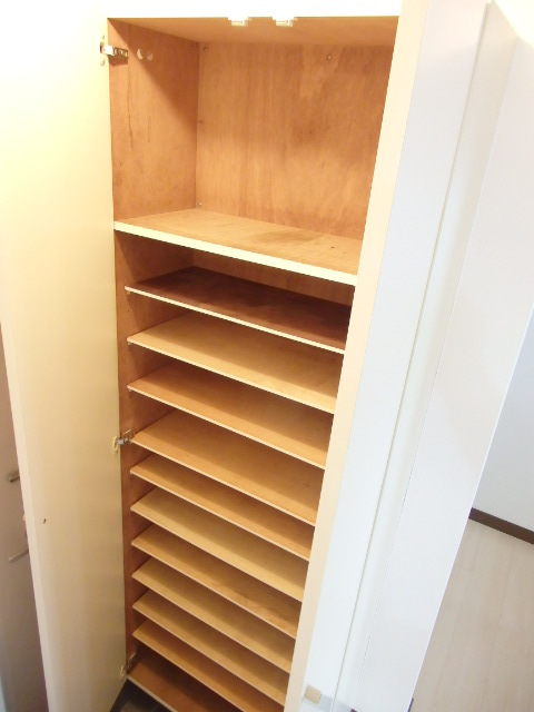 ブライトンコート 収納力のあるシューズボックス。