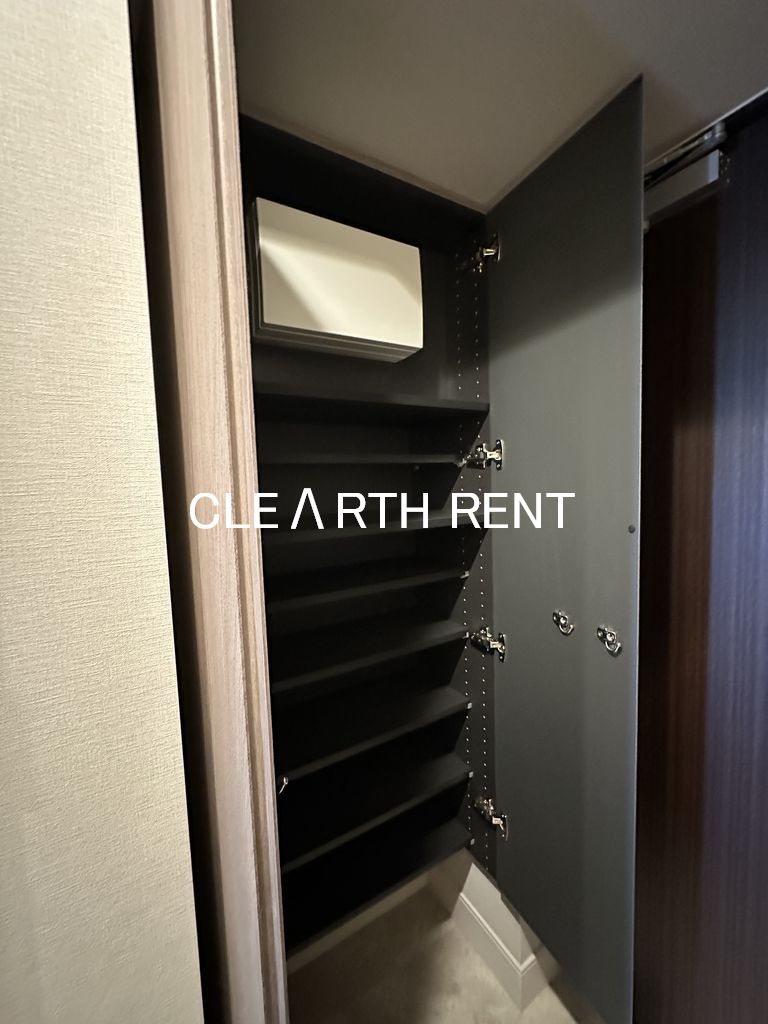 コンシェリア東京 ＜ＨＩＧＡＳＨＩＪＵＪＯ ＲＥＳＩＤＥＮＣＥ9階 トール型下足入れを設置
