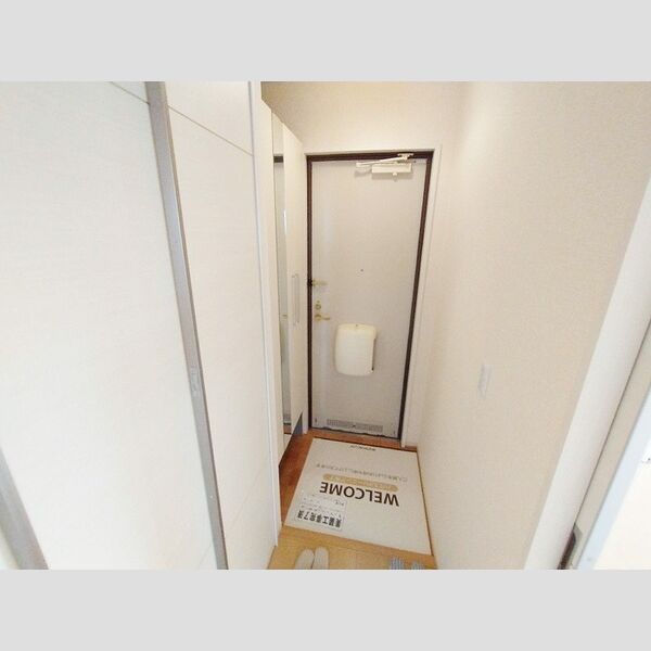 ベルデュール105号室 玄関