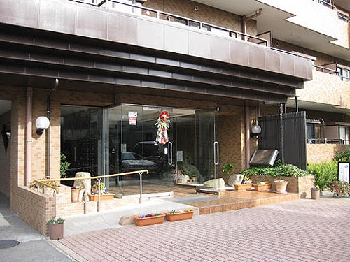 ライオンズマンション津田沼前原 エントランス　※2013年1月撮影