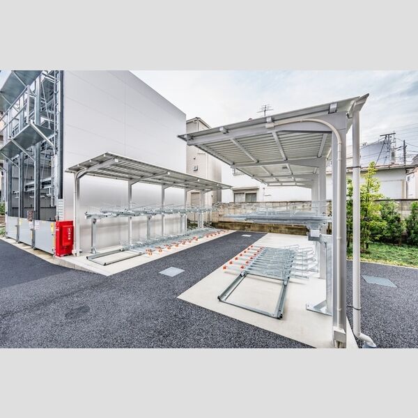 ロイジェント西新井0504号室 駐輪場