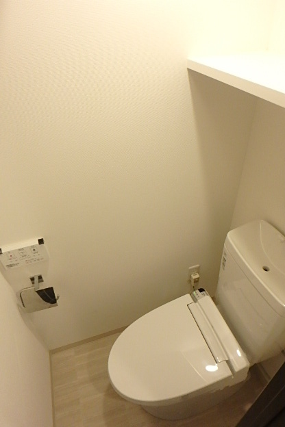 ガーラ・ステーション横濱関内4階 シャワー付きトイレ