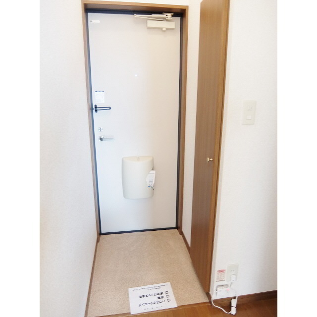 アンプルール ブワ スーブニール106号室 玄関