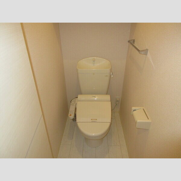 アストレア102号室 トイレ温水洗浄便座