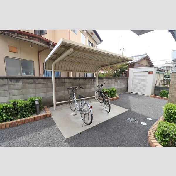 グランメール壱里山202号室 駐輪場