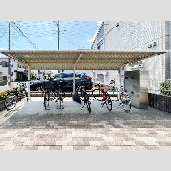 セジュールアン ラビ 駐輪場
