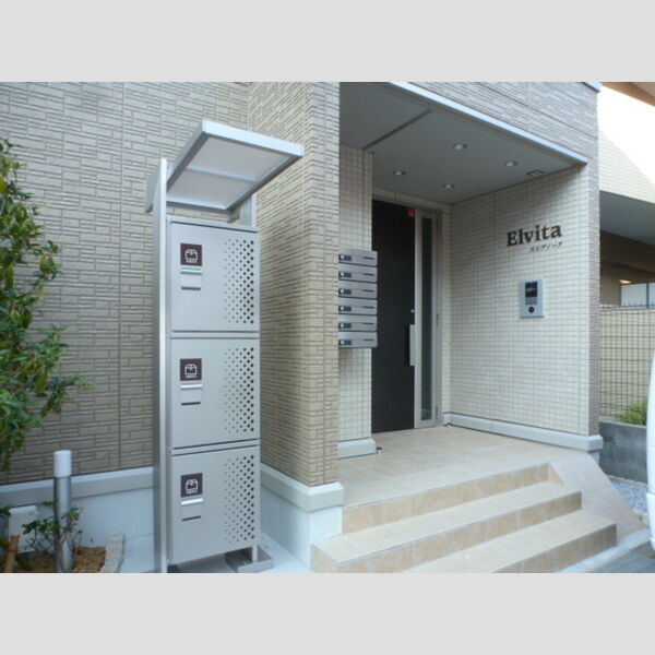 エルヴィータ101号室 宅配ボックス