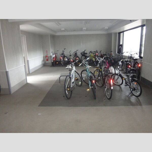 カスタリア船橋 駐輪場