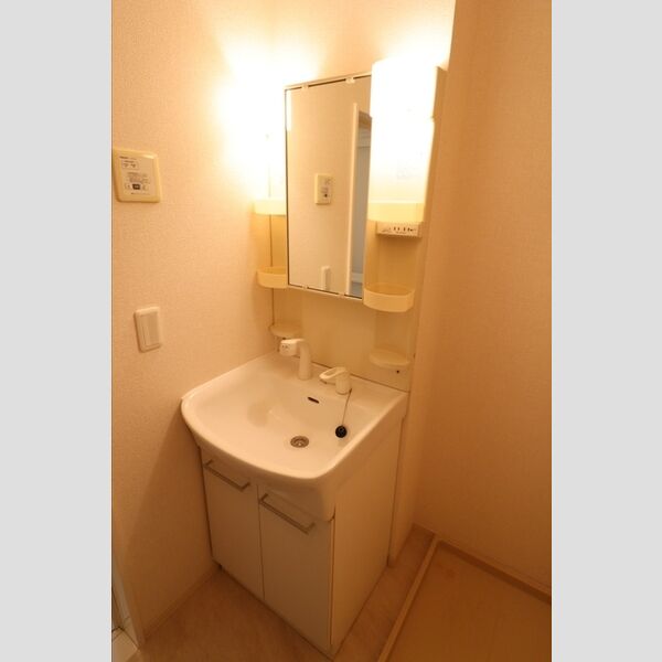 カンピエーレ101号室 洗髪洗面化粧台