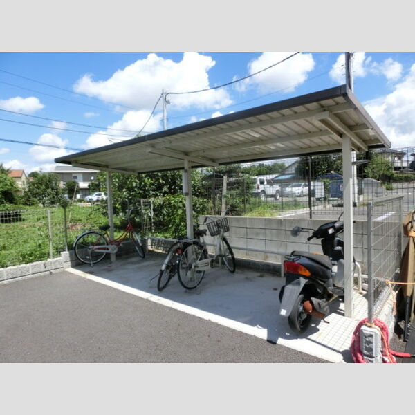 フェリオ・ヴィアーレ103号室 駐輪場