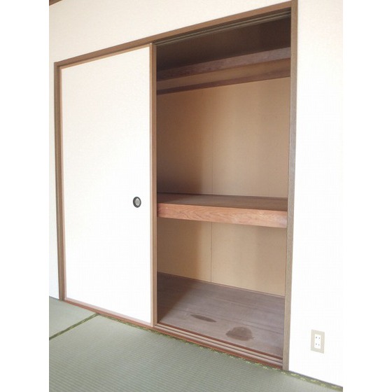 グランデュール紀代美0102号室 押入れ