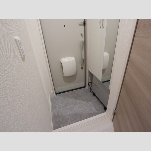 セレスティンワール　A棟102号室 玄関