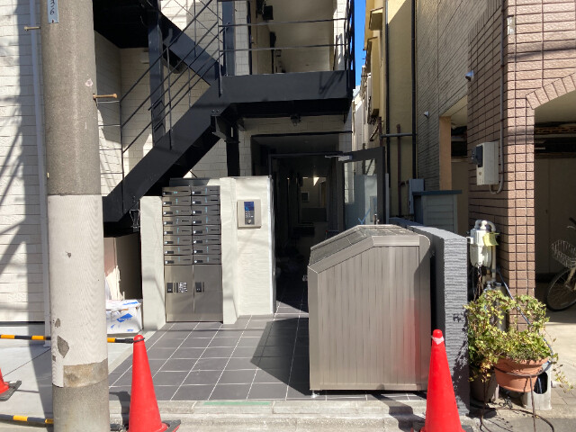 El Camino（ｴﾙ ｶﾐｰﾉ）2階 エントランス