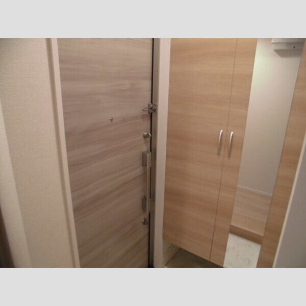 スターリィ・コート大倉山302号室 玄関