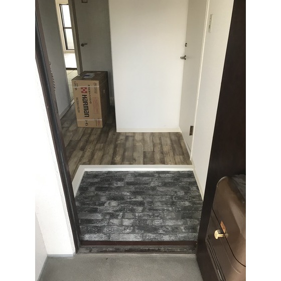 シュロス中之庭 玄関