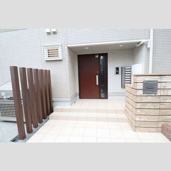 ビバーチェ301号室 エントランス