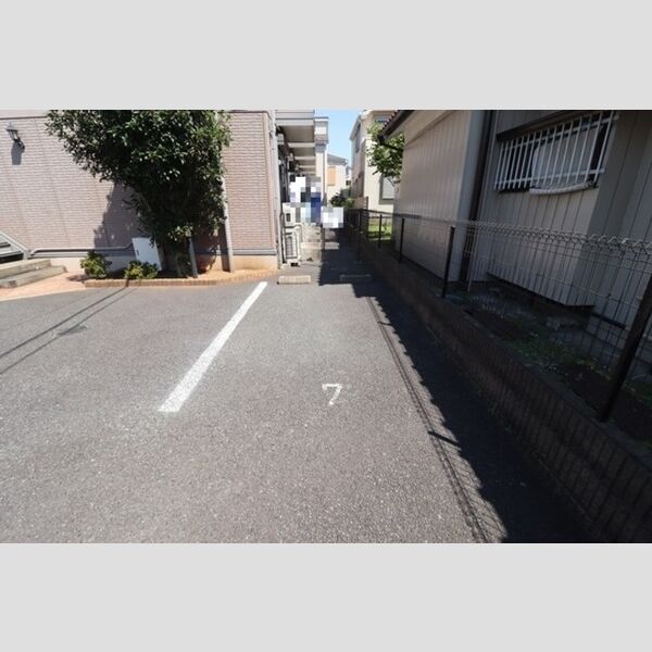 プルミエコート208号室 駐車場