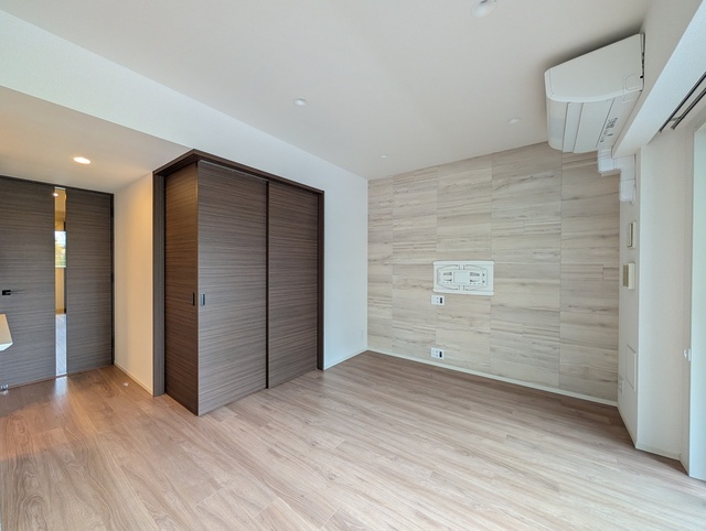 ザ・パークハウス上麻生119号室 リビング　TV壁掛け金具設置有　2025年10月撮影