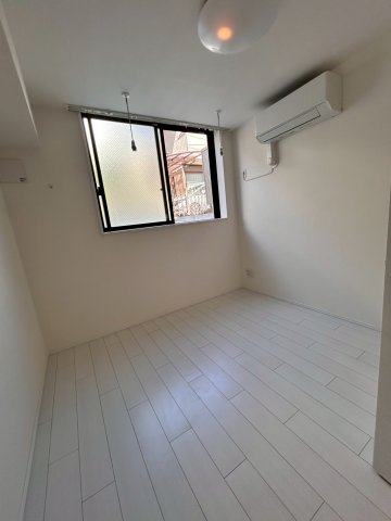 ホワイトキューブ若宮102号室 リビング