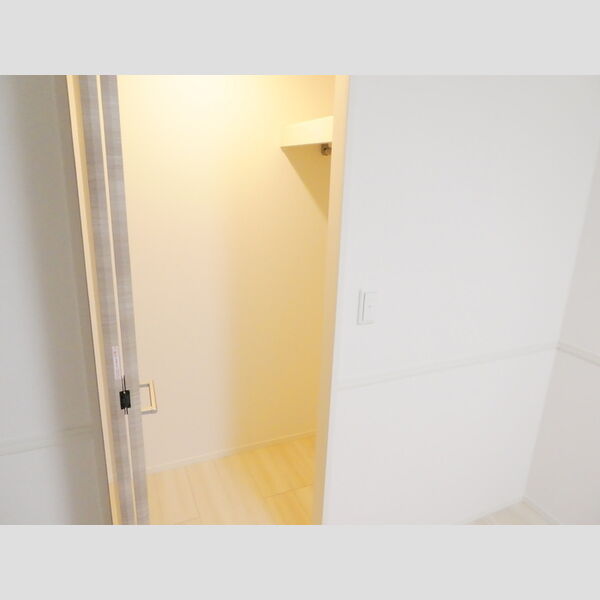 グランエスポワール302号室 物入れ